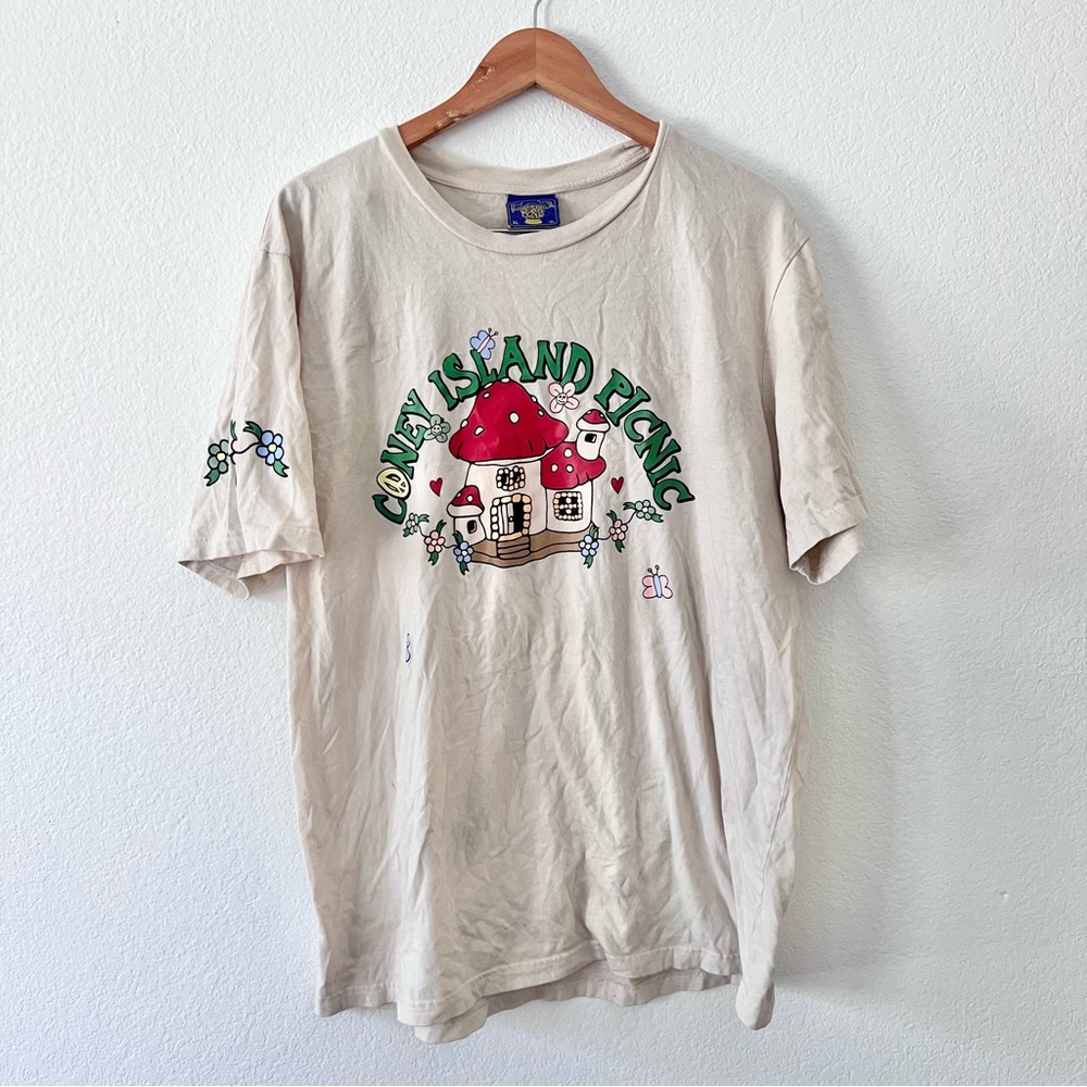 Coney Island Picnic Mushroom Love Lives Here Graphic Tee Sz XL